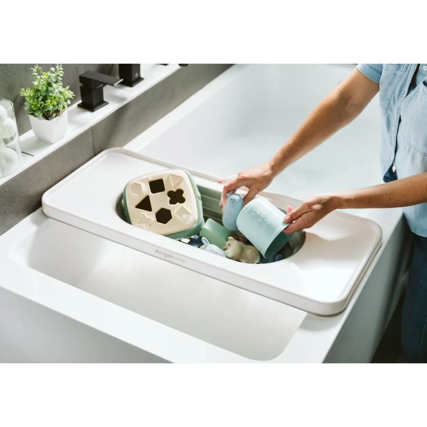 Angelcare Plateau de Bain avec Panier à Jouet Extensible Blanc