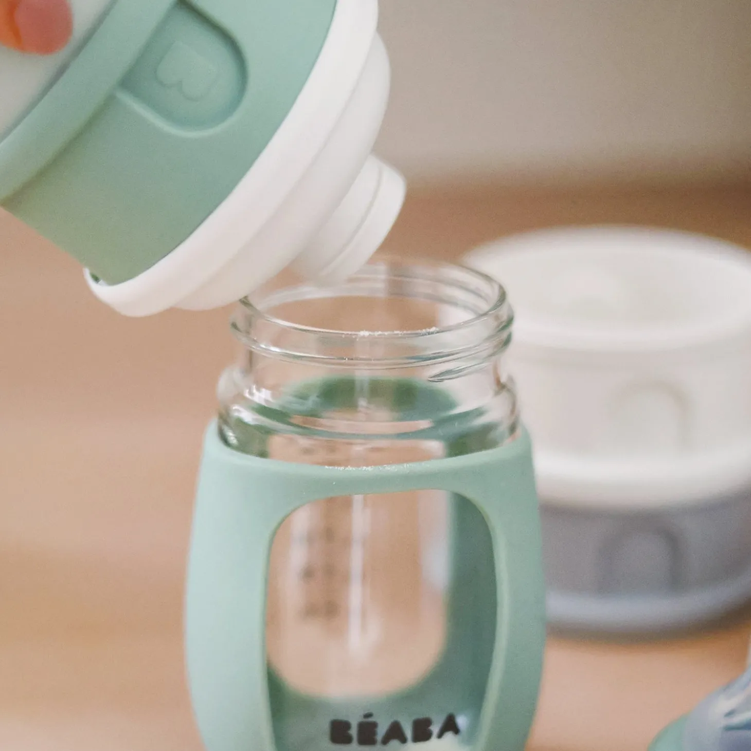 Béaba Boîte doseuse pour lait en poudre 4 compartiments Cotton White/Sage Green