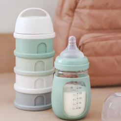 Béaba Boîte doseuse pour lait en poudre 4 compartiments Cotton White/Sage Green
