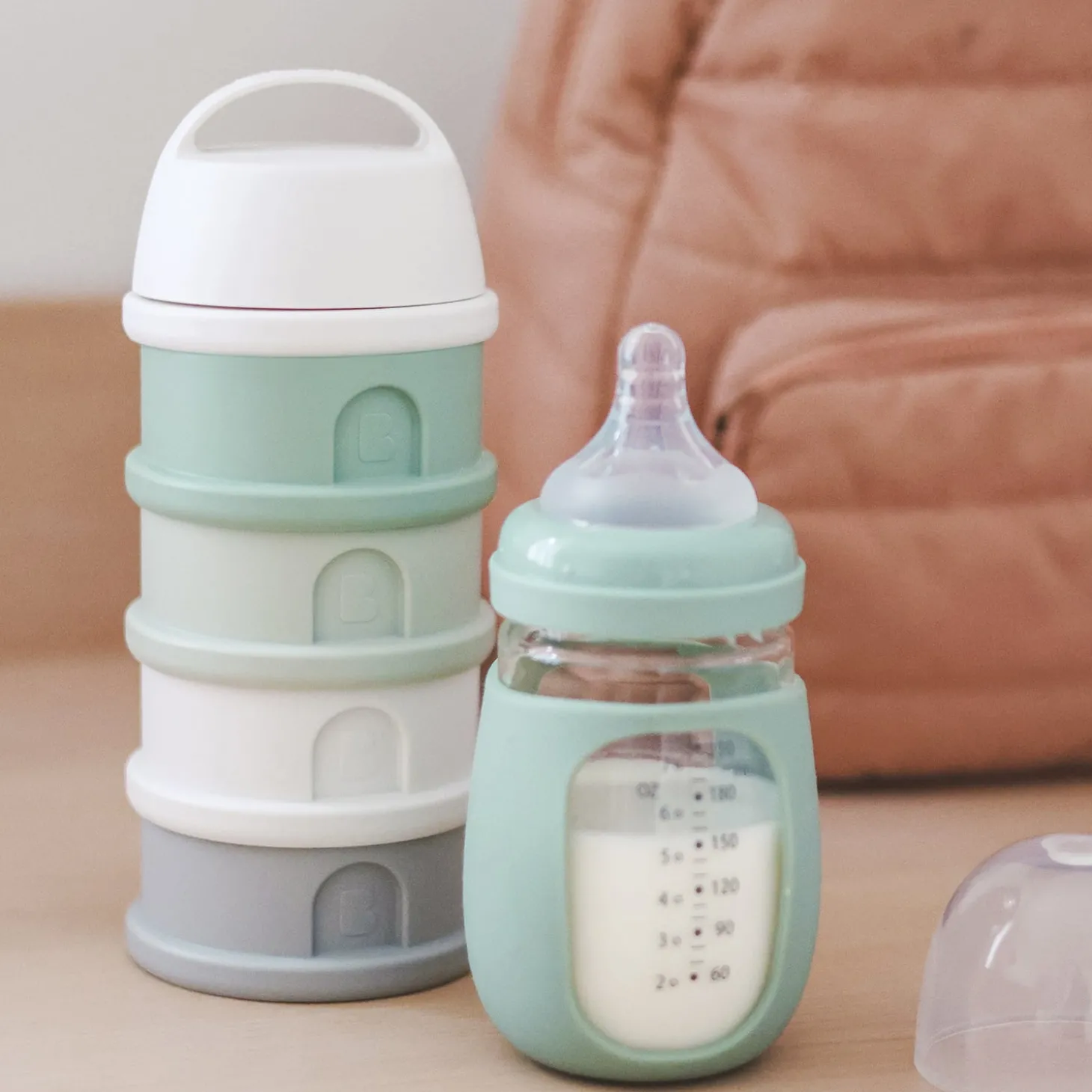 Béaba Boîte doseuse pour lait en poudre 4 compartiments Cotton White/Sage Green