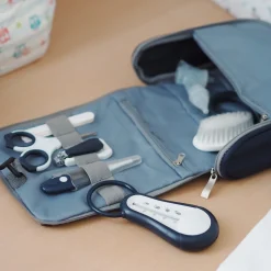 Béaba                    Trousse de toilette nomade 9 accessoires    night blue