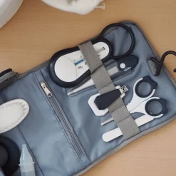 Béaba                    Trousse de toilette nomade 9 accessoires    night blue