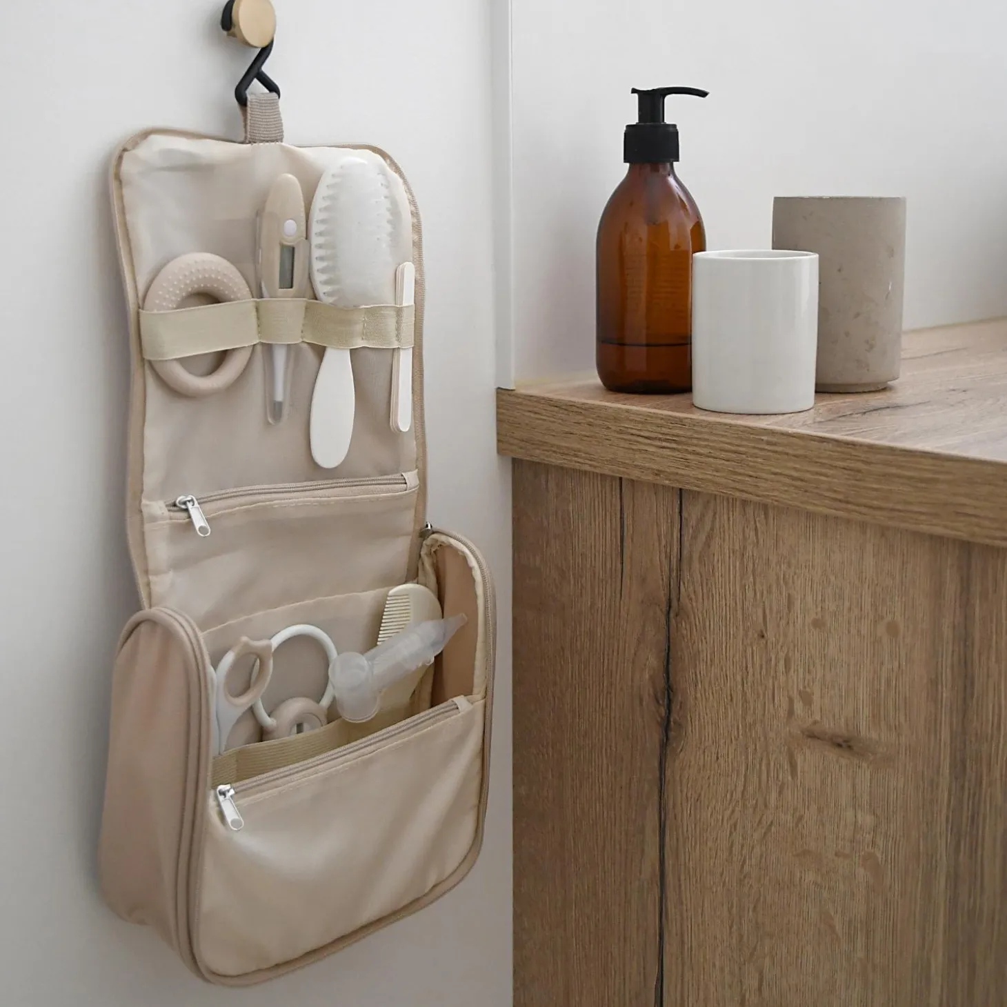 Béaba Trousse de Toilette Nomade 10 Accessoires Clay Earth