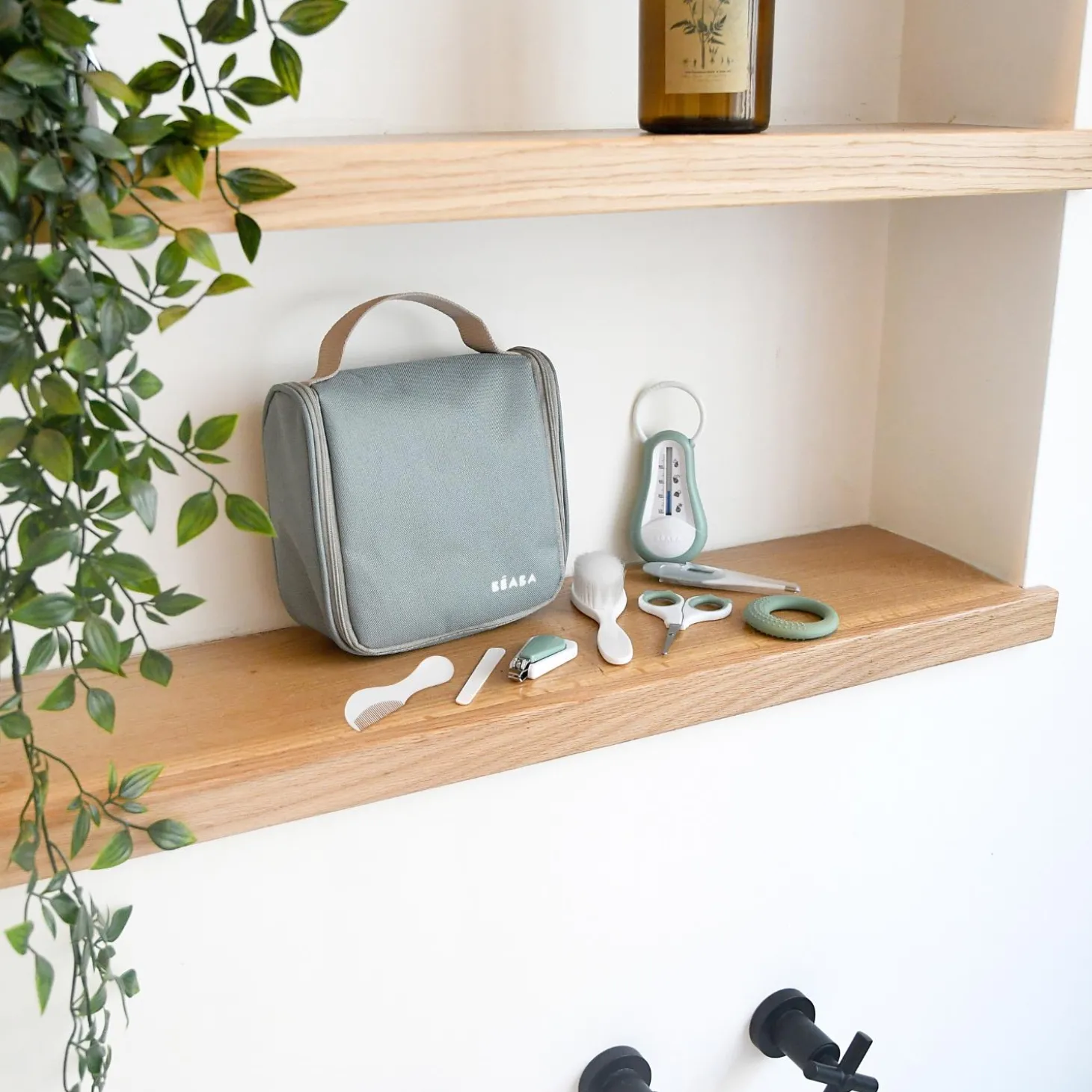 Béaba Trousse de Toilette Nomade 10 Accessoires Sage Green