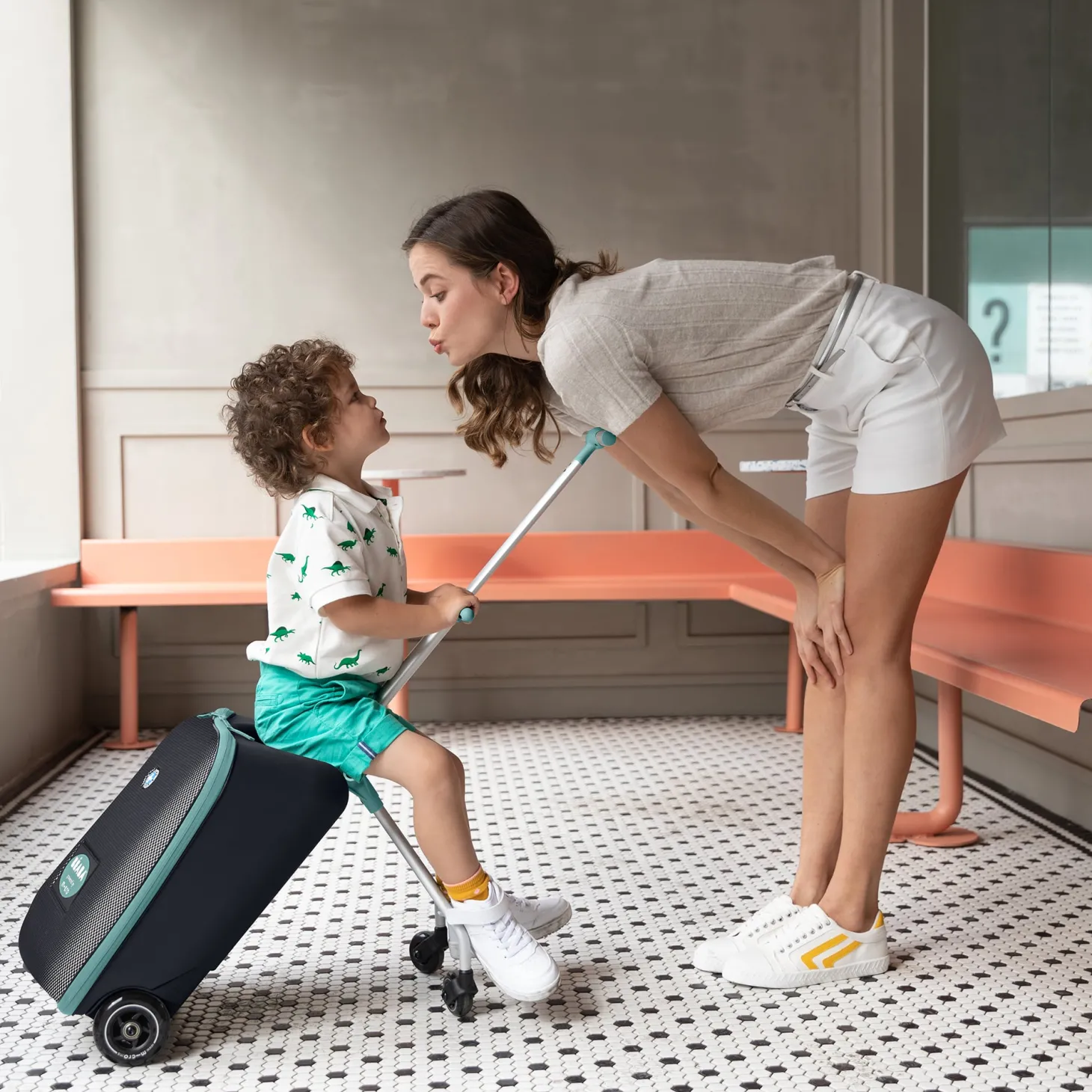 Béaba Valise avec l'assise de voyage Noir 22 l