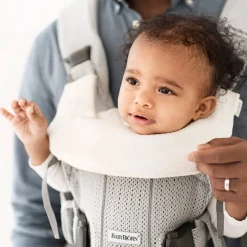 BabyBjörn                    Bavoir pour porte-bébé One    Blanc