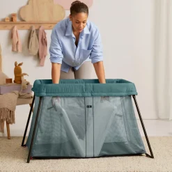 BabyBjörn                    Lit parapluie Light    Vert Foncé