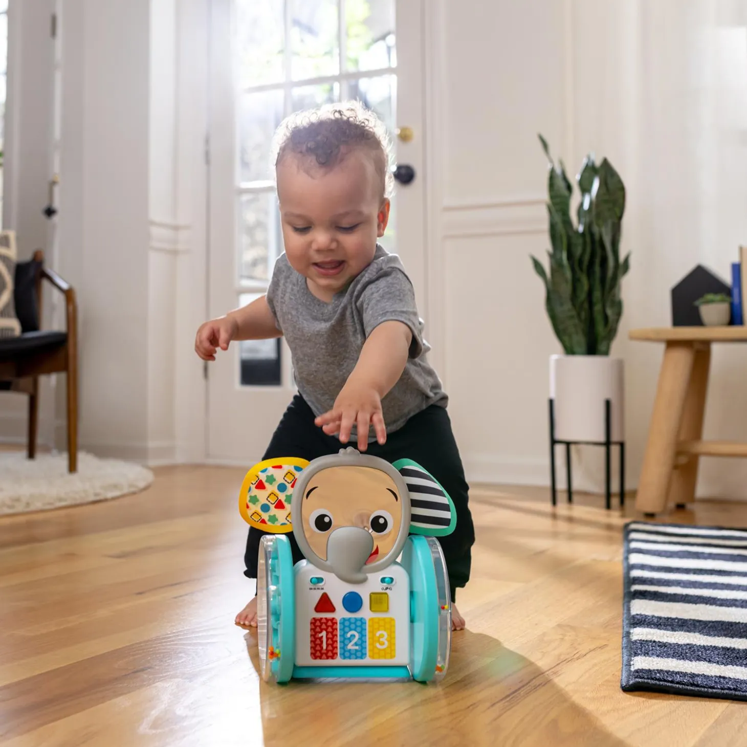 Baby Einstein Jouet intéractif Earl l'éléphant Bleu