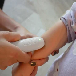 BBlüv                    Büg : Dispositif anti-piqûres d'insectes    Blanc