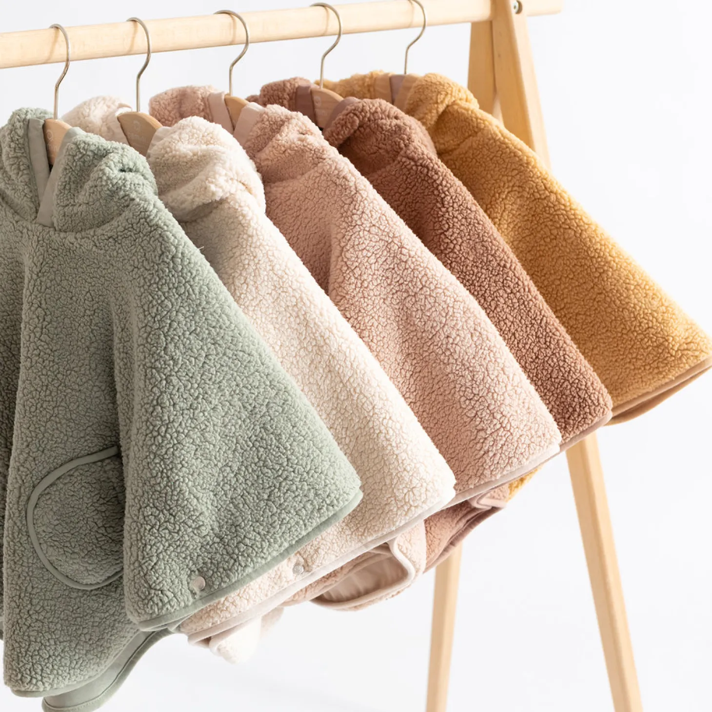Bemini Poncho teddy outside Ocre 31 9-36 mois