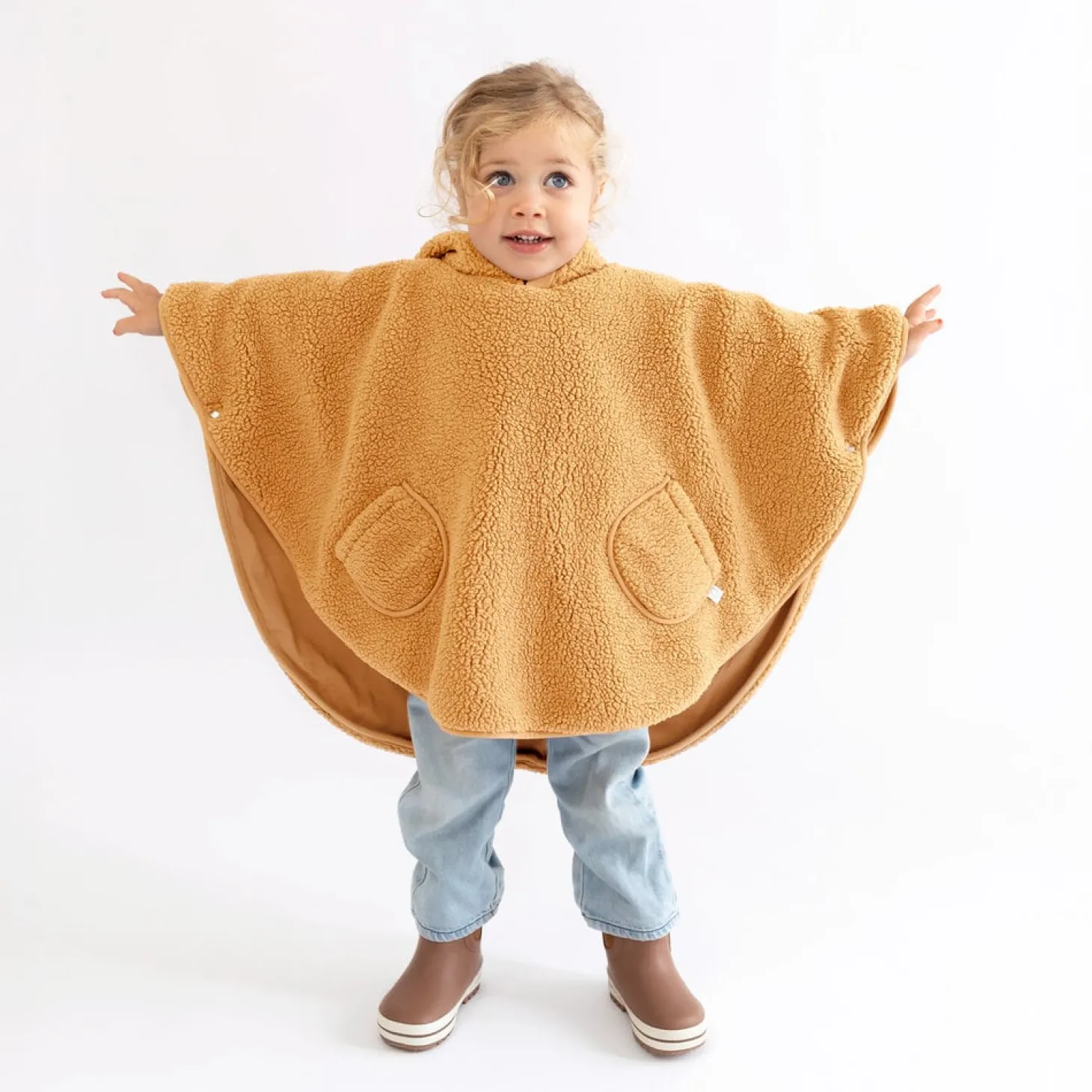 Bemini Poncho teddy outside Ocre 31 9-36 mois
