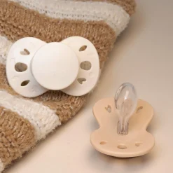 Biolane                    Sucettes anatomiques Essentielle    Beige Et Marron            18 mois +
