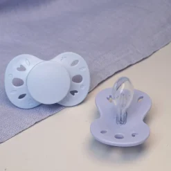 Biolane Sucettes anatomiques Essentielle Lilas Clair Et Foncé 18 mois +