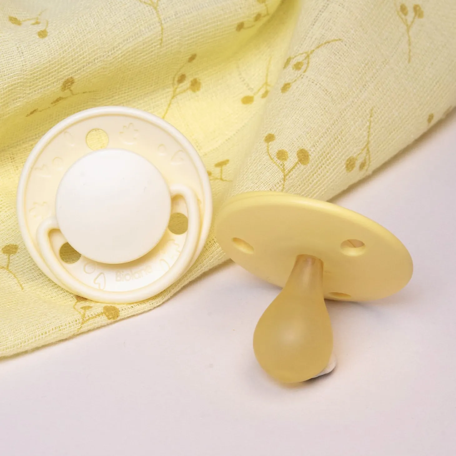 Biolane Sucettes rondes Originale Jaune Clair Et Foncé 6 mois +