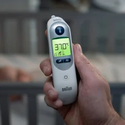 Braun Thermomètre auriculaire infrarouge ThermoScan7+ avec fonction Age Precision® et mode nuit