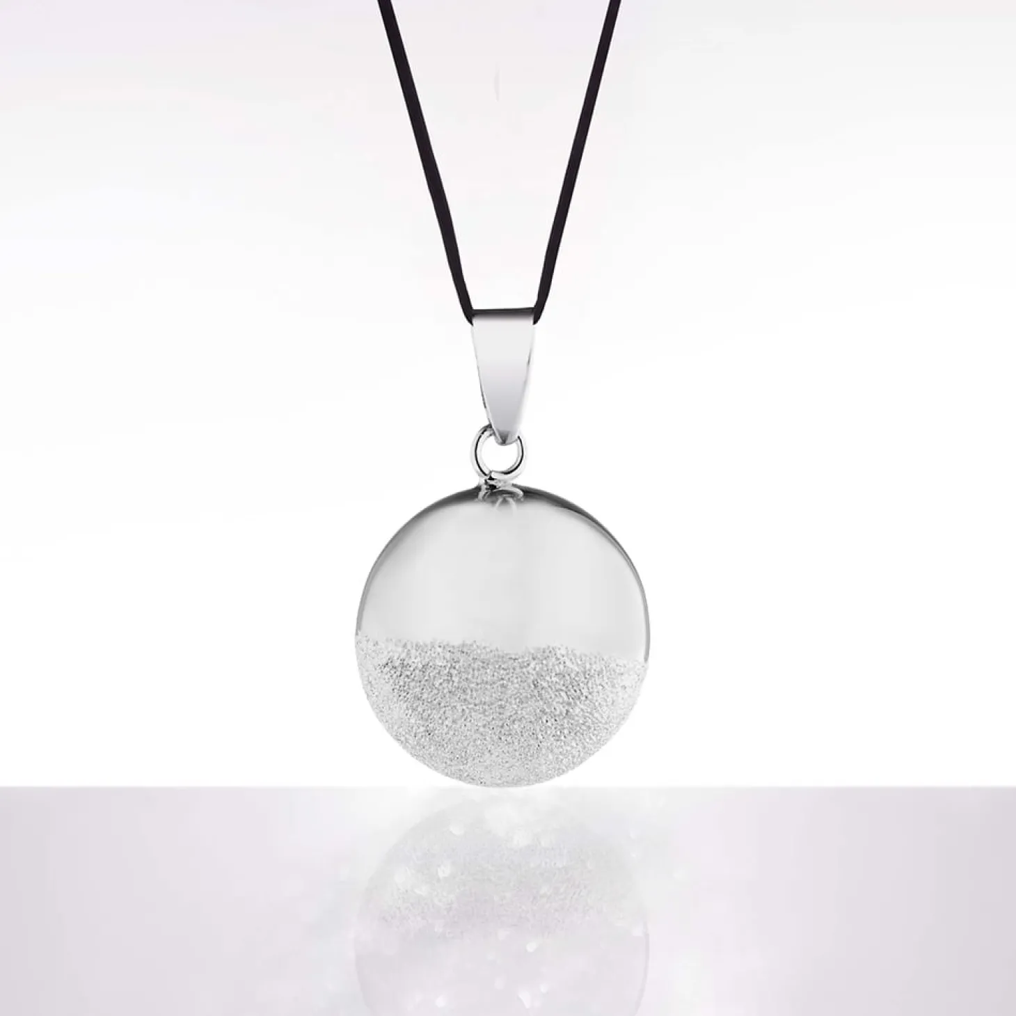 Cache cœur Bola de grossesse Sphere avec cordon noir Rhodium