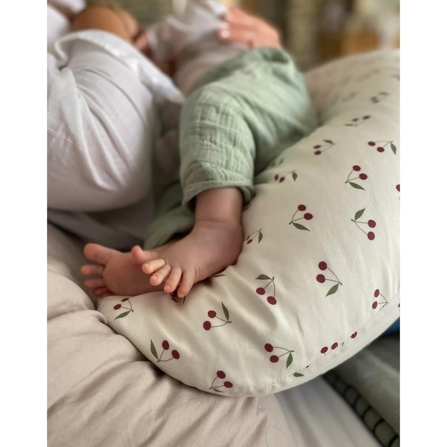 Candide Coussin de maternité Polyester Coton Imprime Cerises