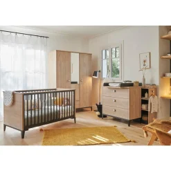 Chambre bébé complète Marcel Chêne Blond Et Noir : Lit 70x140, Commode 3 tiroirs, Armoire 2 portes de Galipette