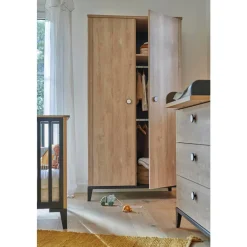 Chambre bébé complète Marcel Chêne Blond Et Noir : Lit 70x140, Commode 3 tiroirs, Armoire 2 portes de Galipette