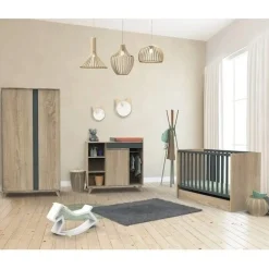 Chambre bébé complète Nova : lit 70x140, commode, armoire                            de Sauthon