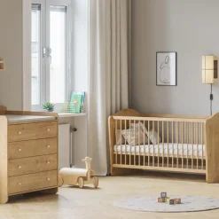 Chambre duo Megeve Beige : Lit bébé 70x140 cm évolutif, commode avec le plan à langer Megeve de Vox