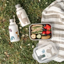 Done by Deer                    Boîte à goûter inox Lalee/Croco    Sable            750 ml