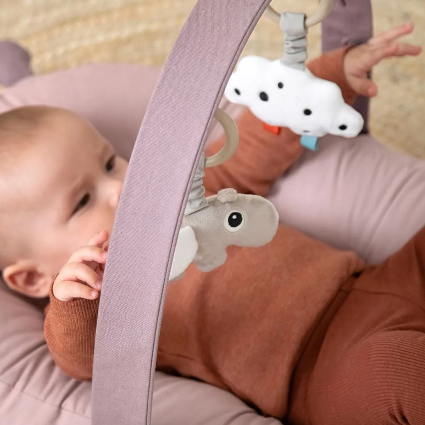 Done by Deer Lot de 2 jouets d'éveil à suspendre Happy clouds Sable