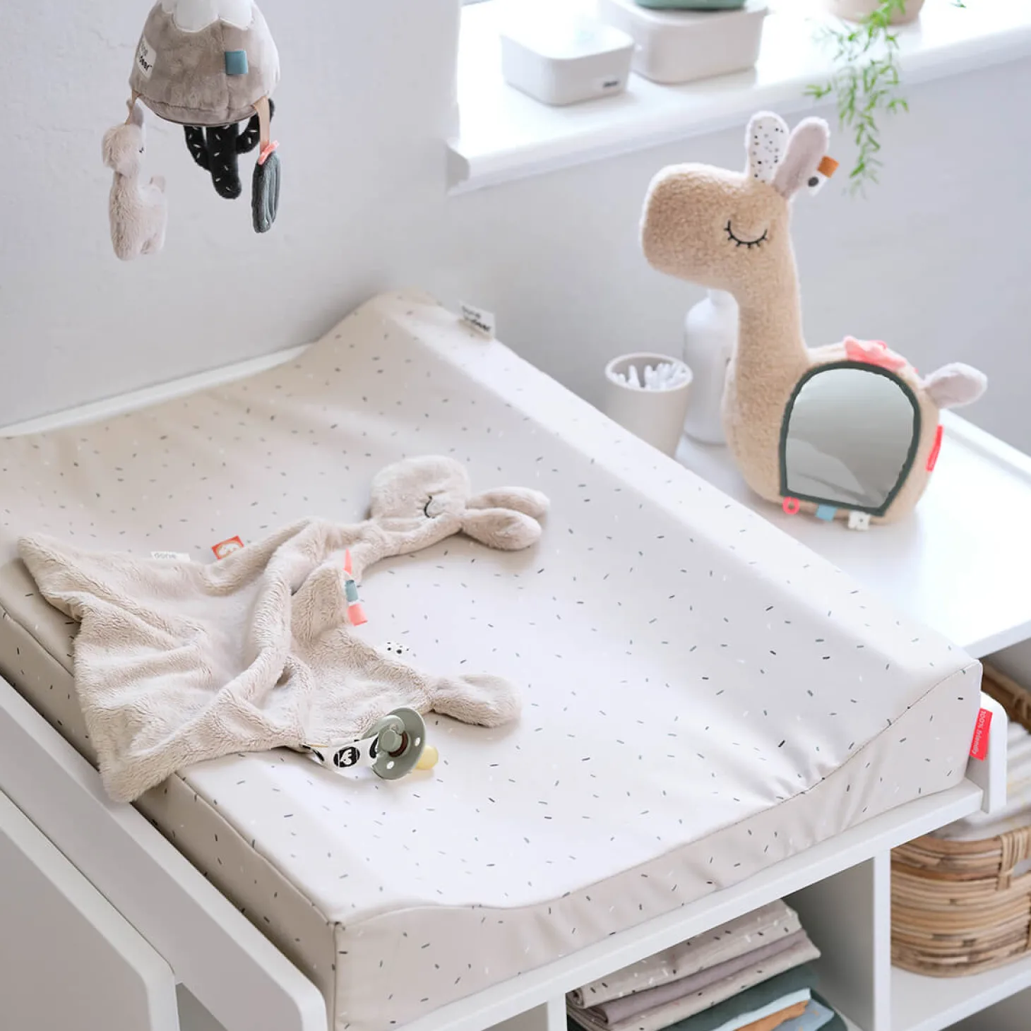 Done by Deer Matelas à langer easy wipe Confettis Sable