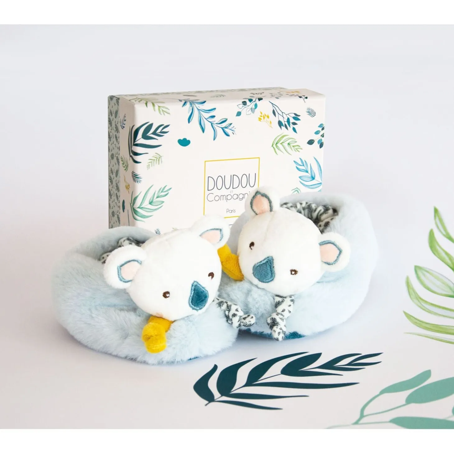 Doudou & Compagnie Chaussons avec hochet Yoca le Koala 0-6 mois