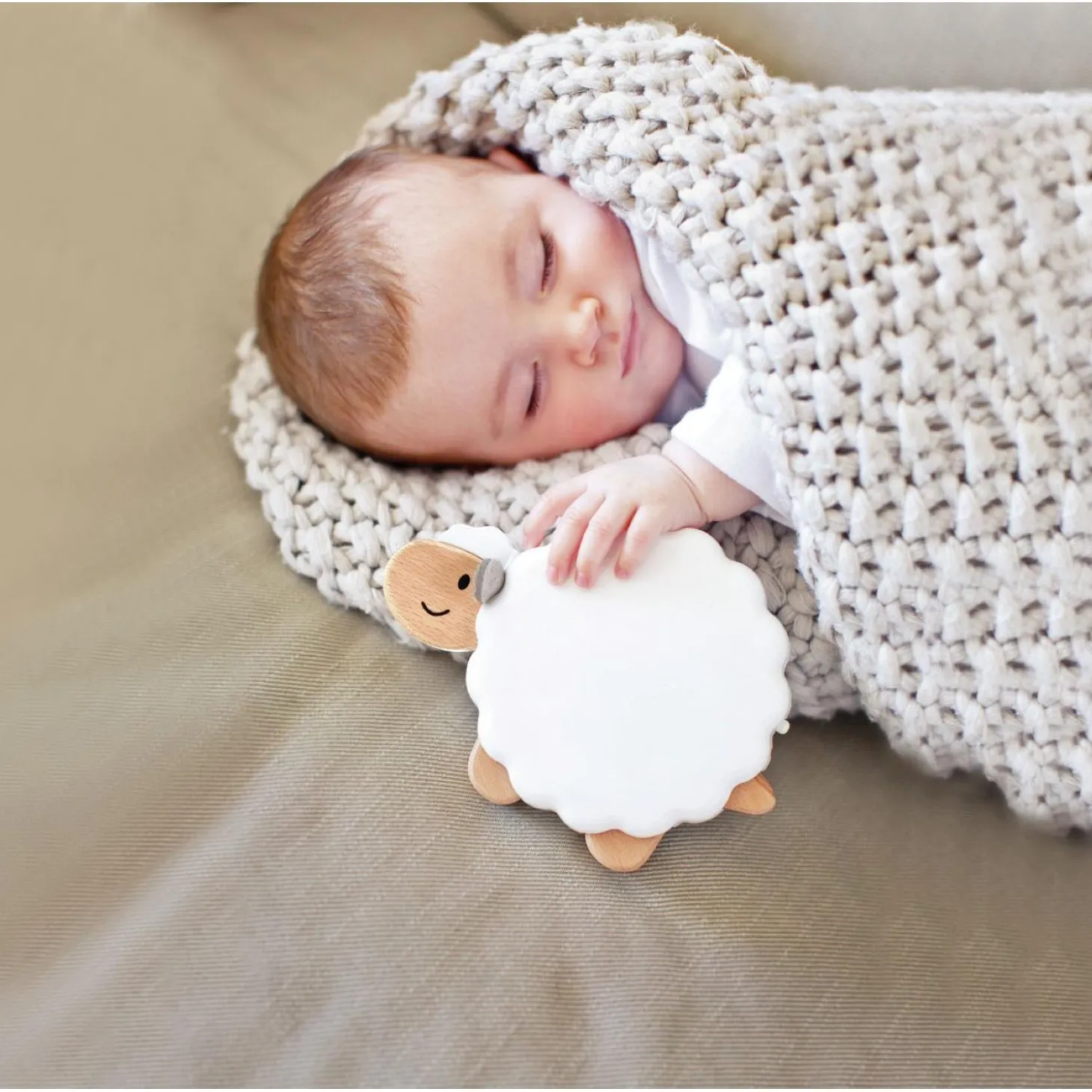 Hape Veilleuse musicale mouton Blanc
