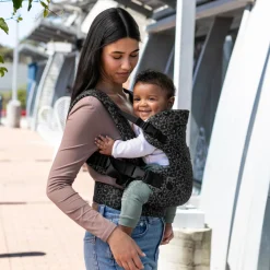 Infantino                    Porte bébé - Flip 4-en-1    Black Léopard