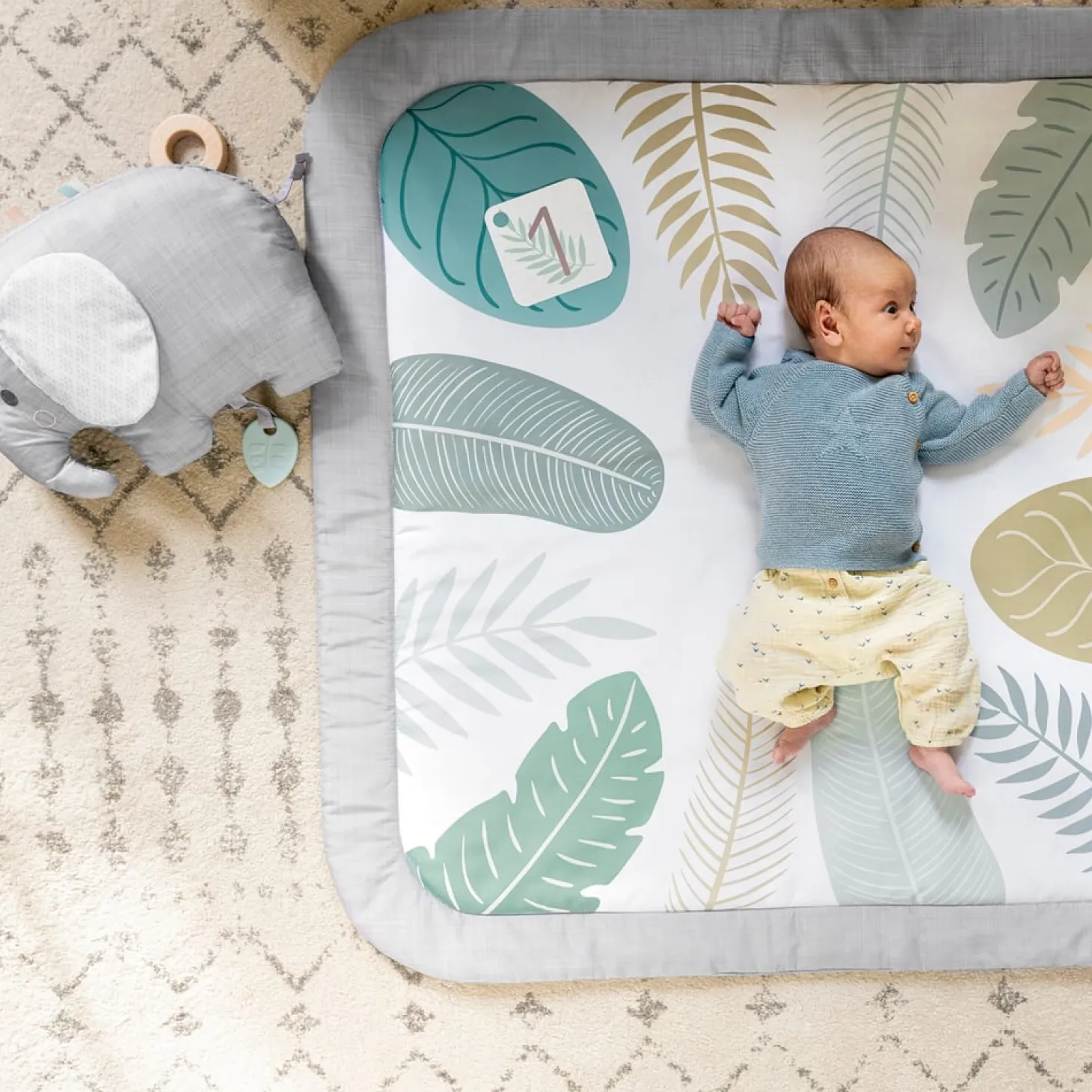Ingenuity Tapis d'éveil Petit Eléphant Blanc, Gris, Vert