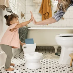 Ingenuity                    Toilettes miniatures My Size    Blanc