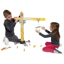 Janod                    Grande Grue en Bois - Grue Mobile - Hauteur 74 cm - 12 accessoires - Facile à manipuler    Jaune