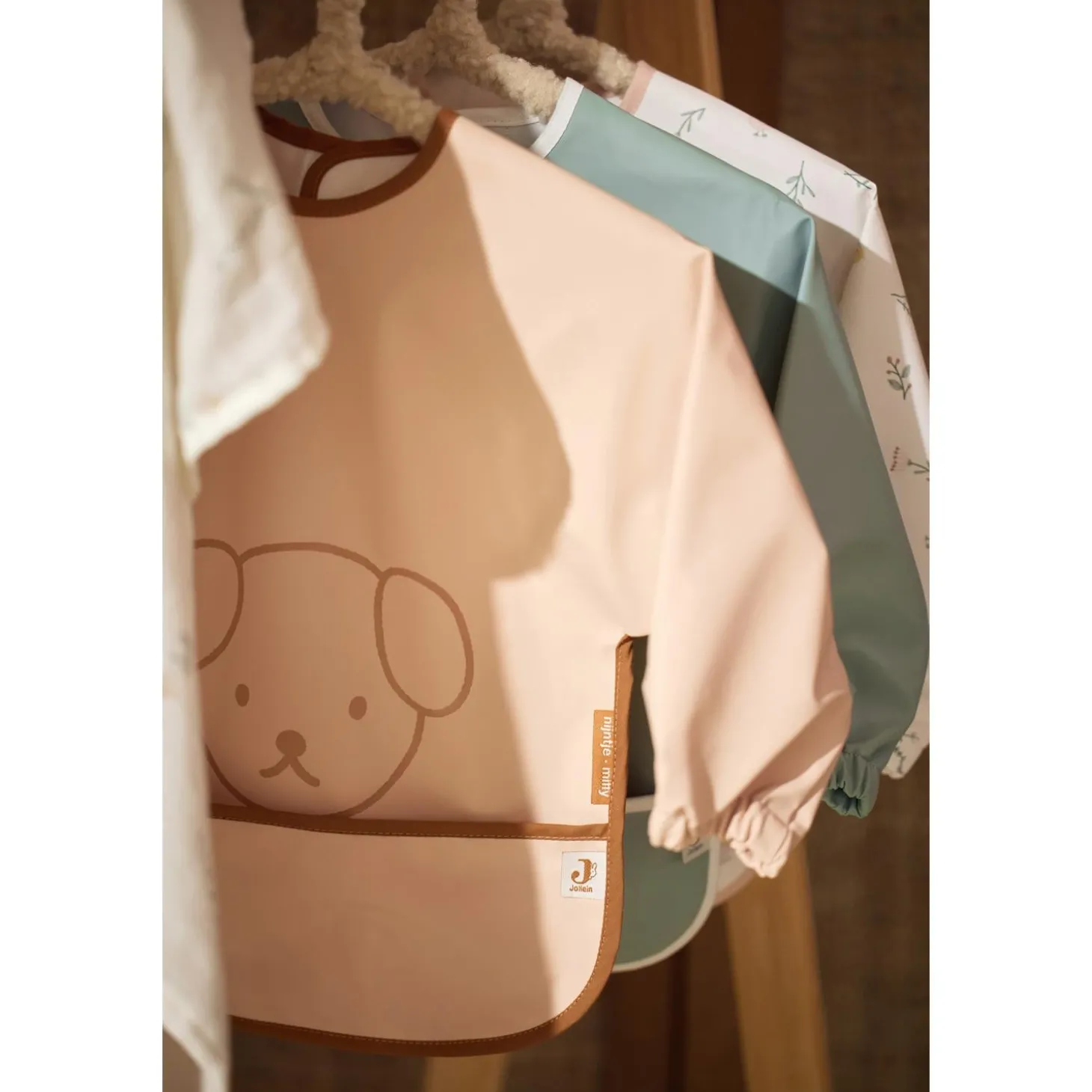 Jollein Bavoir à manches imperméable Miffy Peekaboo Wild Rose