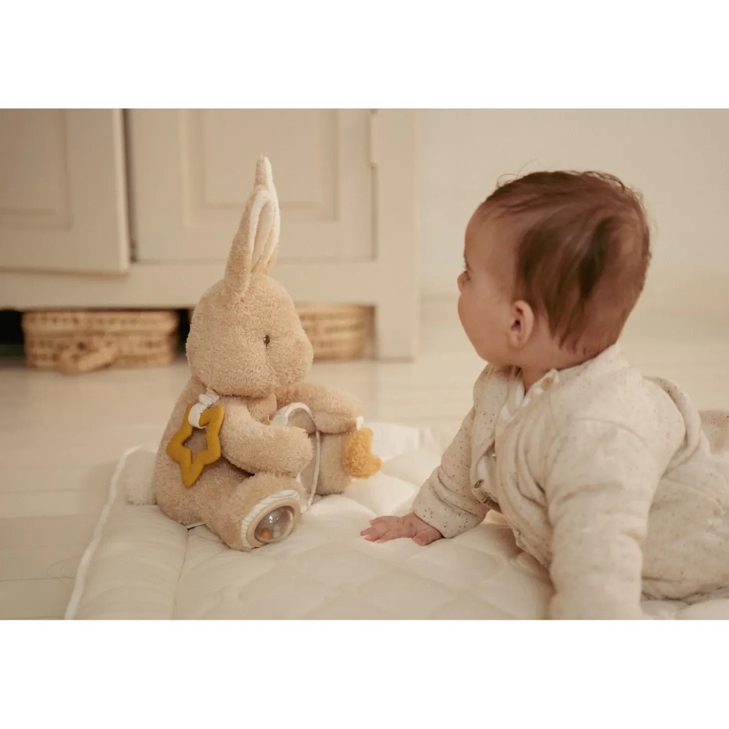 Little Dutch Peluche d'activités Lapin Newborn