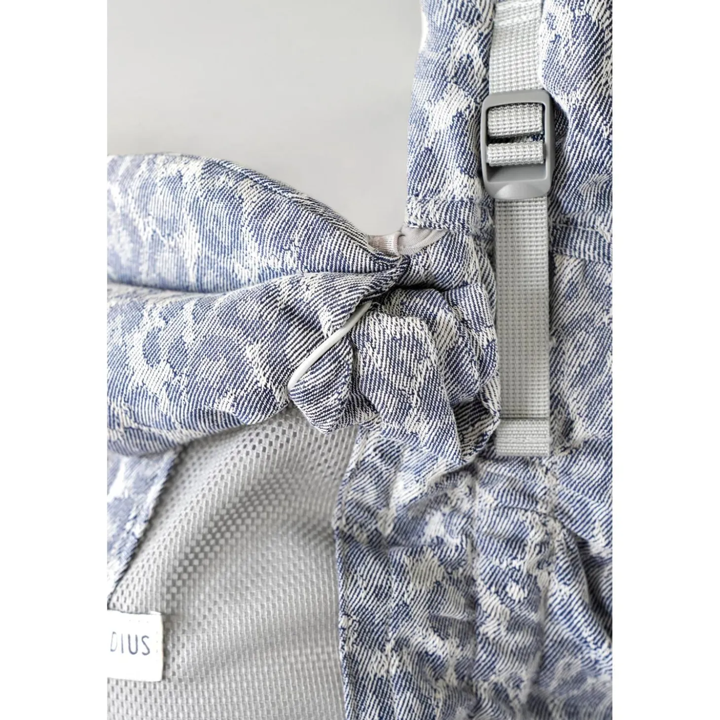 Love Radius by JPMBB Porte-bébé PhysioCarrier 2 Edition Limitée Blue Léopard