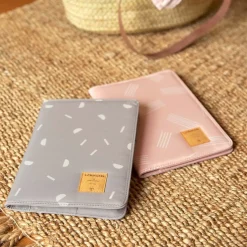 Lässig Housse carnet de santé Blocks Taupe