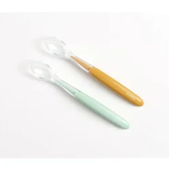 Maïka                    Lot de 2 cuillères embout souple    Multicolore