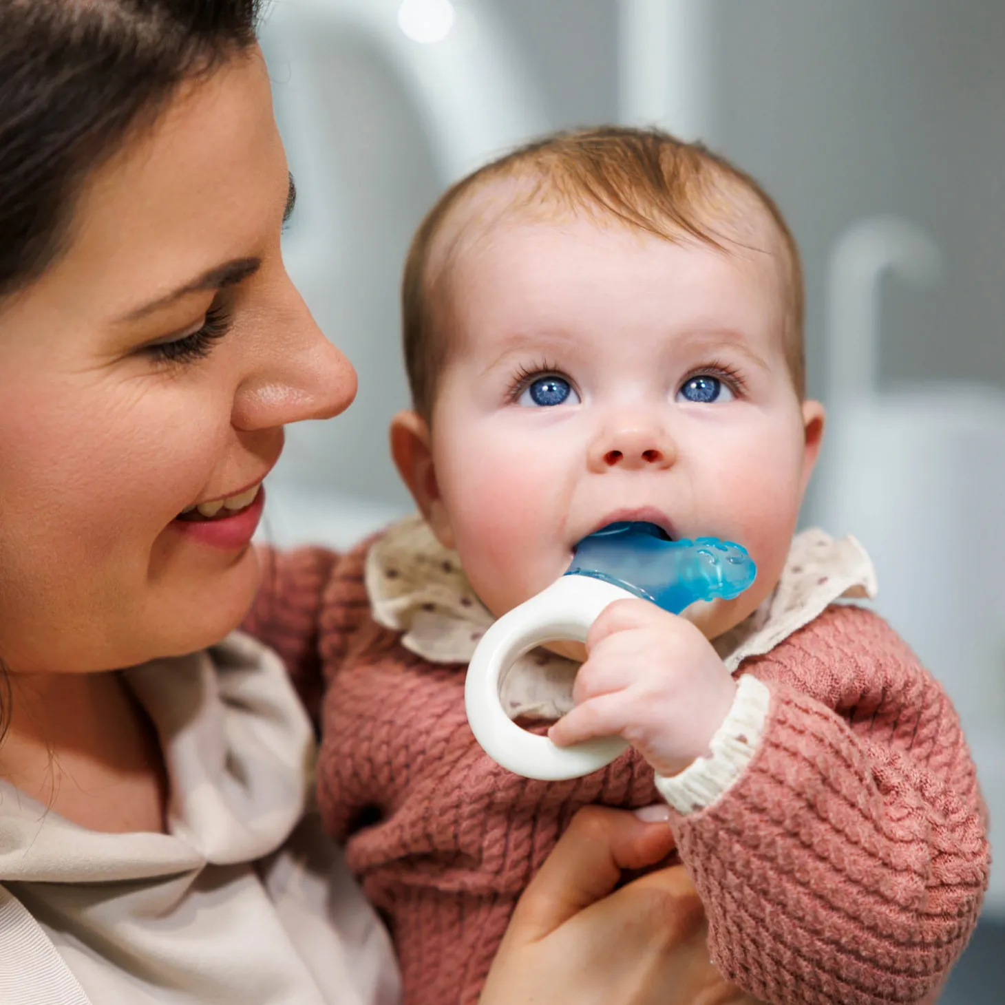 MAM BABY Anneau de dentition à réfrigérer avec attache Panaché 2 mois +