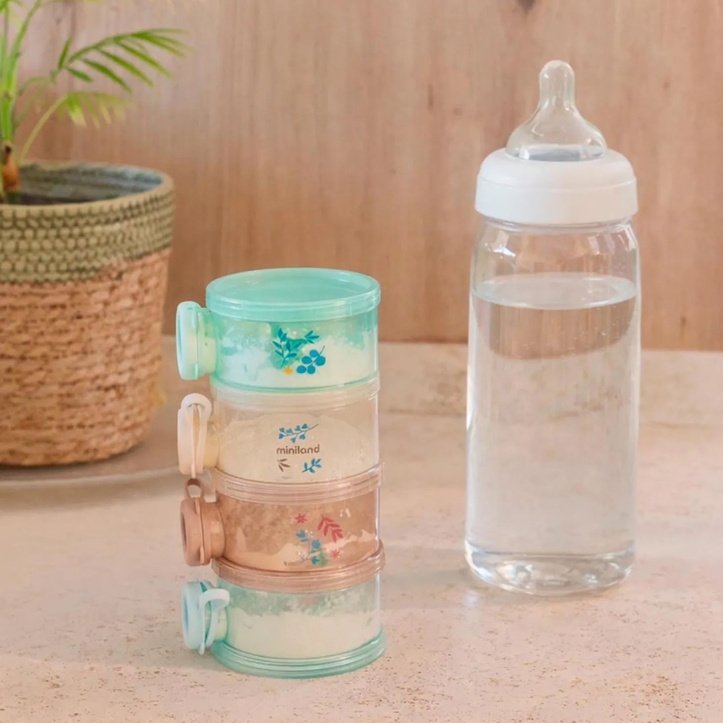 Miniland Set de 4 pots pour le lait Pays de Rêve Multicolore