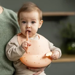 Nattou                    Bavoir silicone imprimé étoiles    Pêche