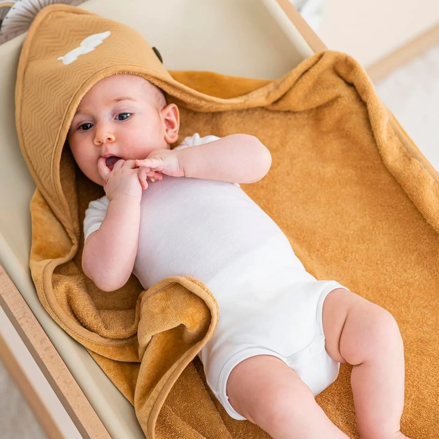 Nattou Charlie cape de bain avec gant Caramel