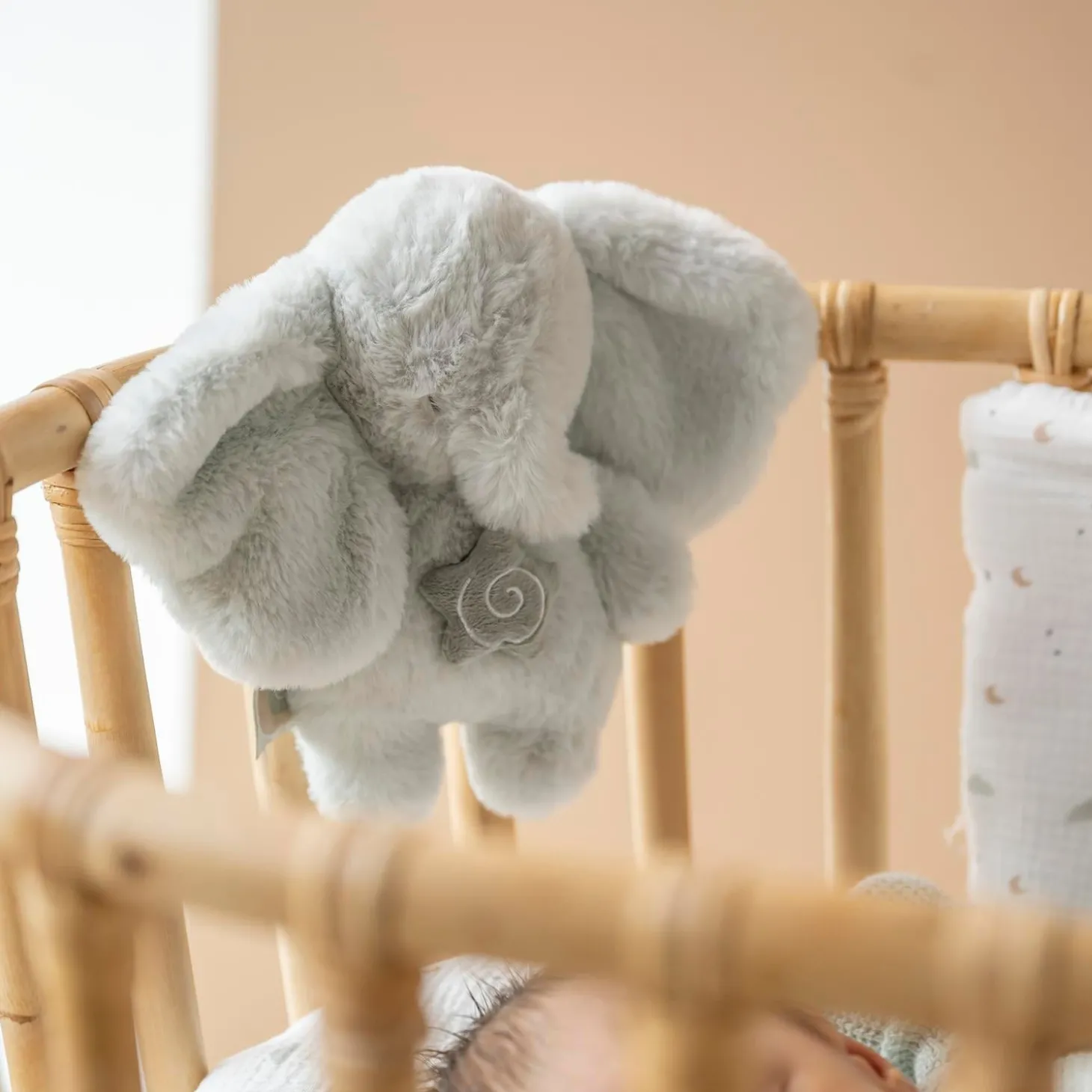 Nattou Mini Peluche Musical Loulou Éléphant Vert tilleul
