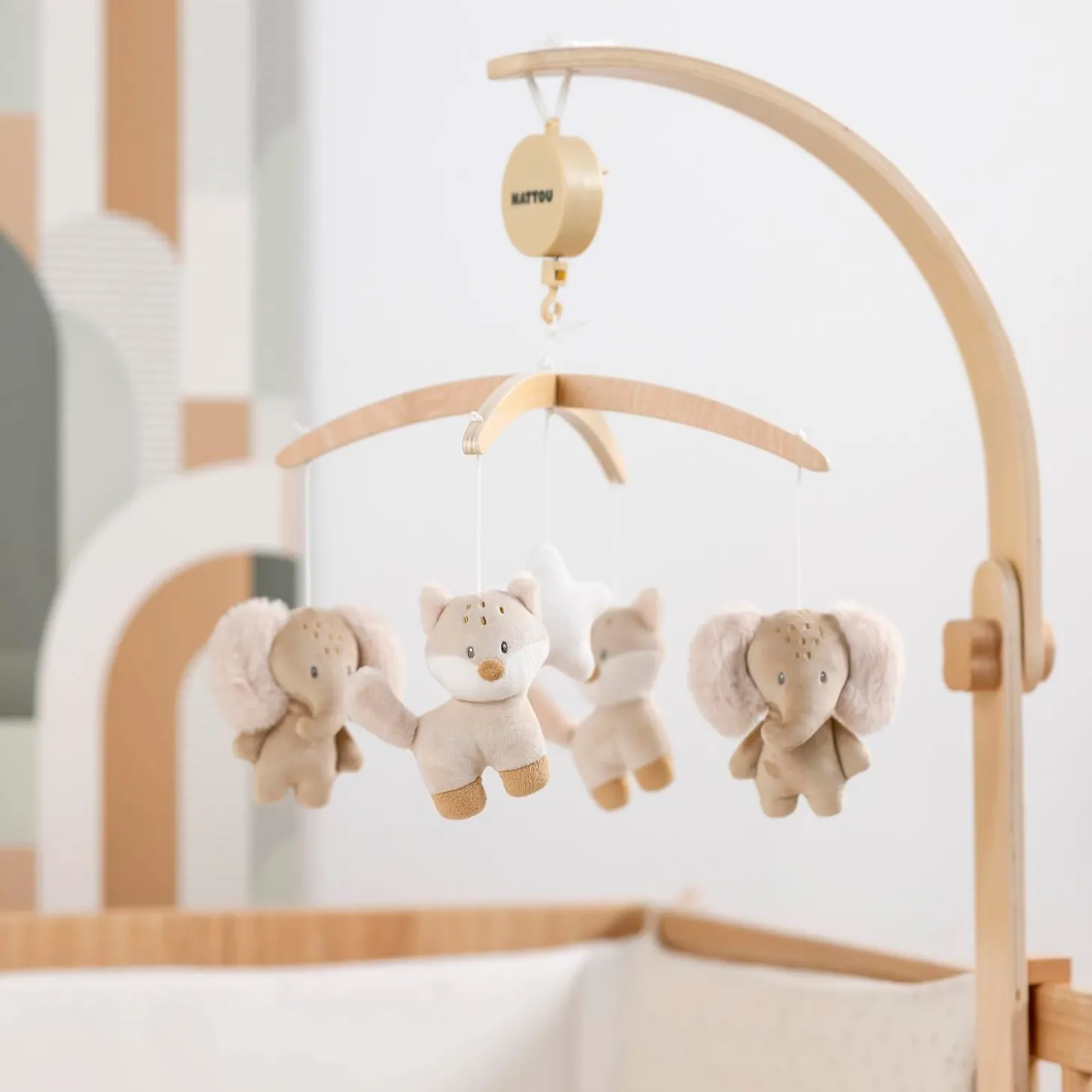 Nattou Mobile musical bois Oli Flo Ernest Beige