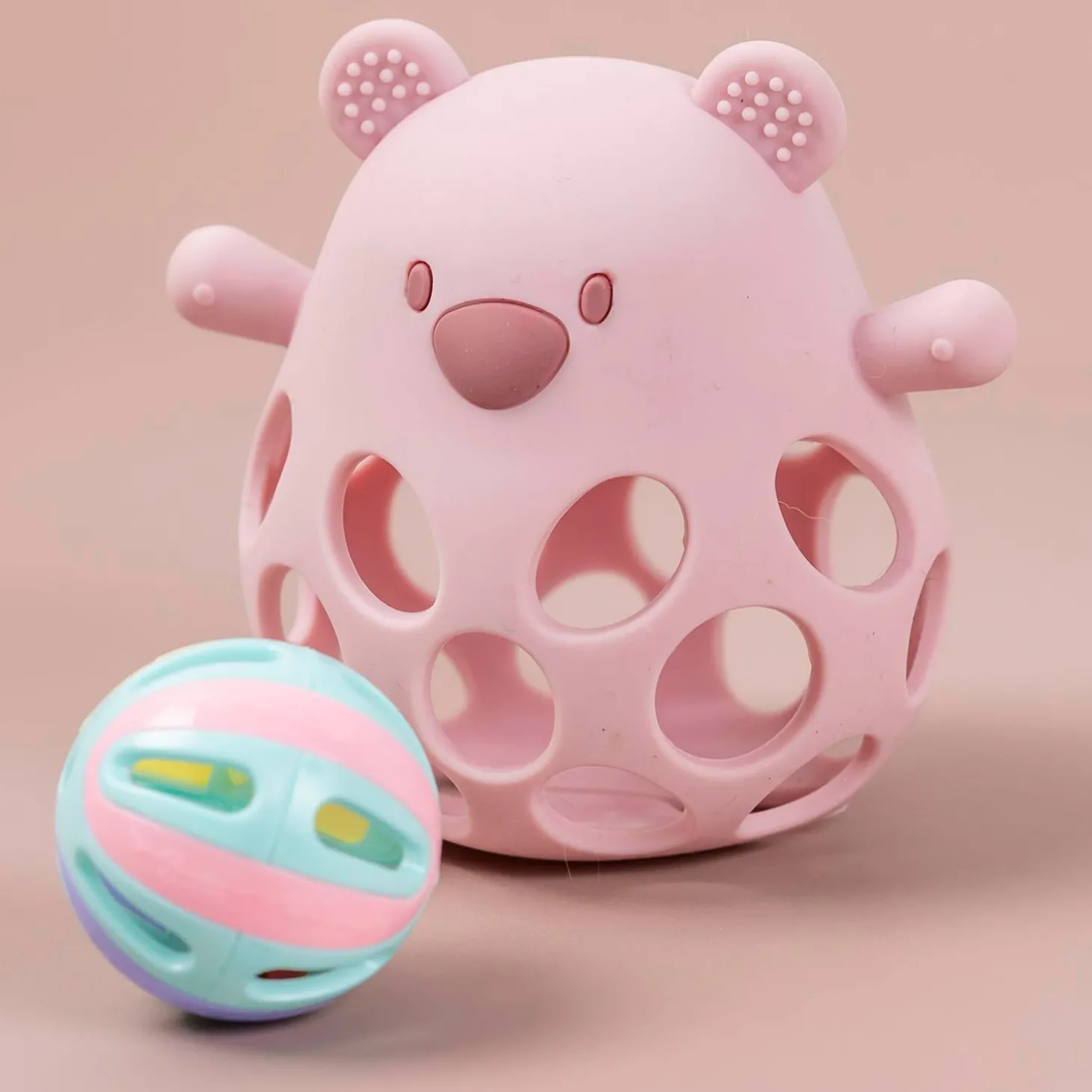 Nattou Ours hochet avec balle Silicone Rose