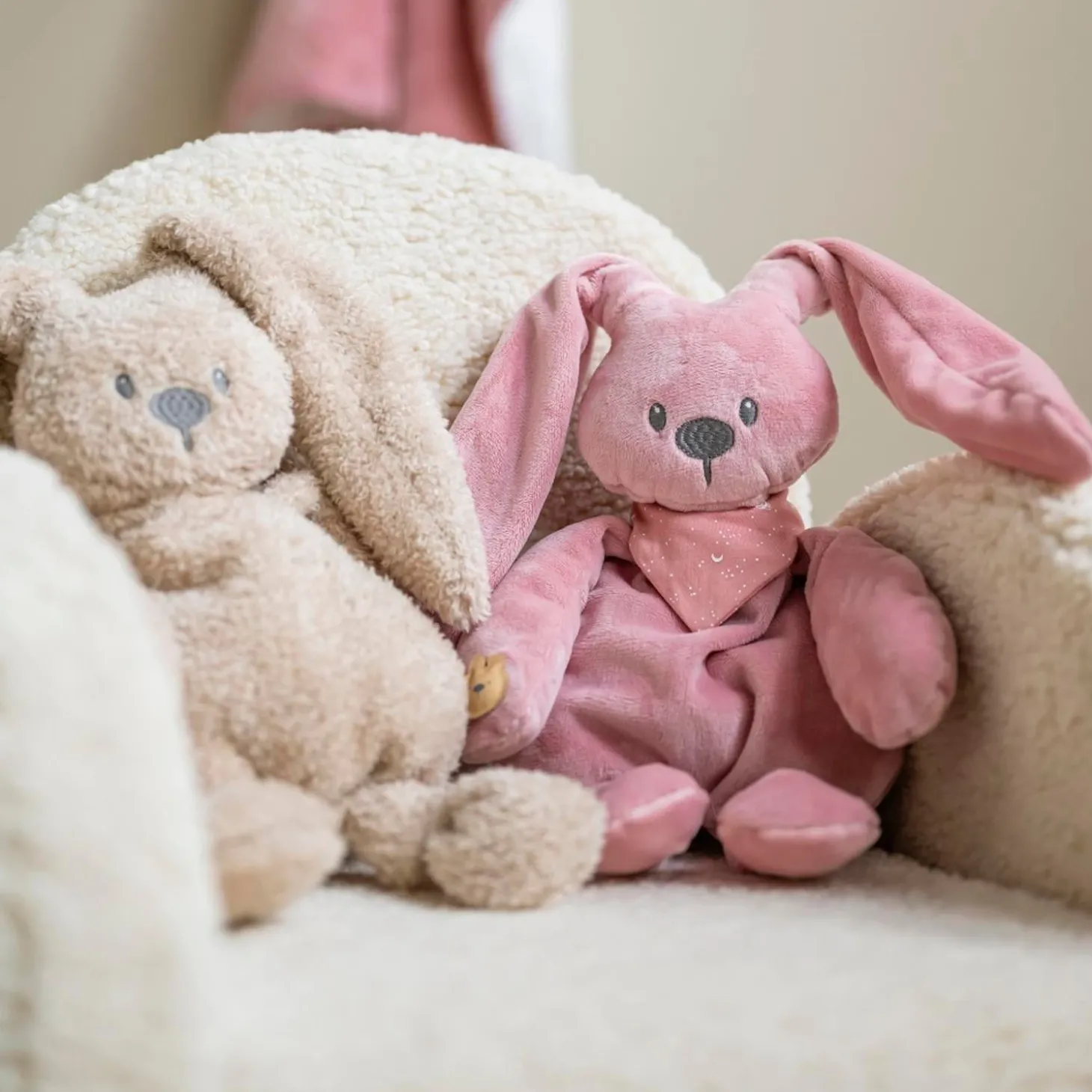 Nattou Peluche Lapidou avec bandana Rose