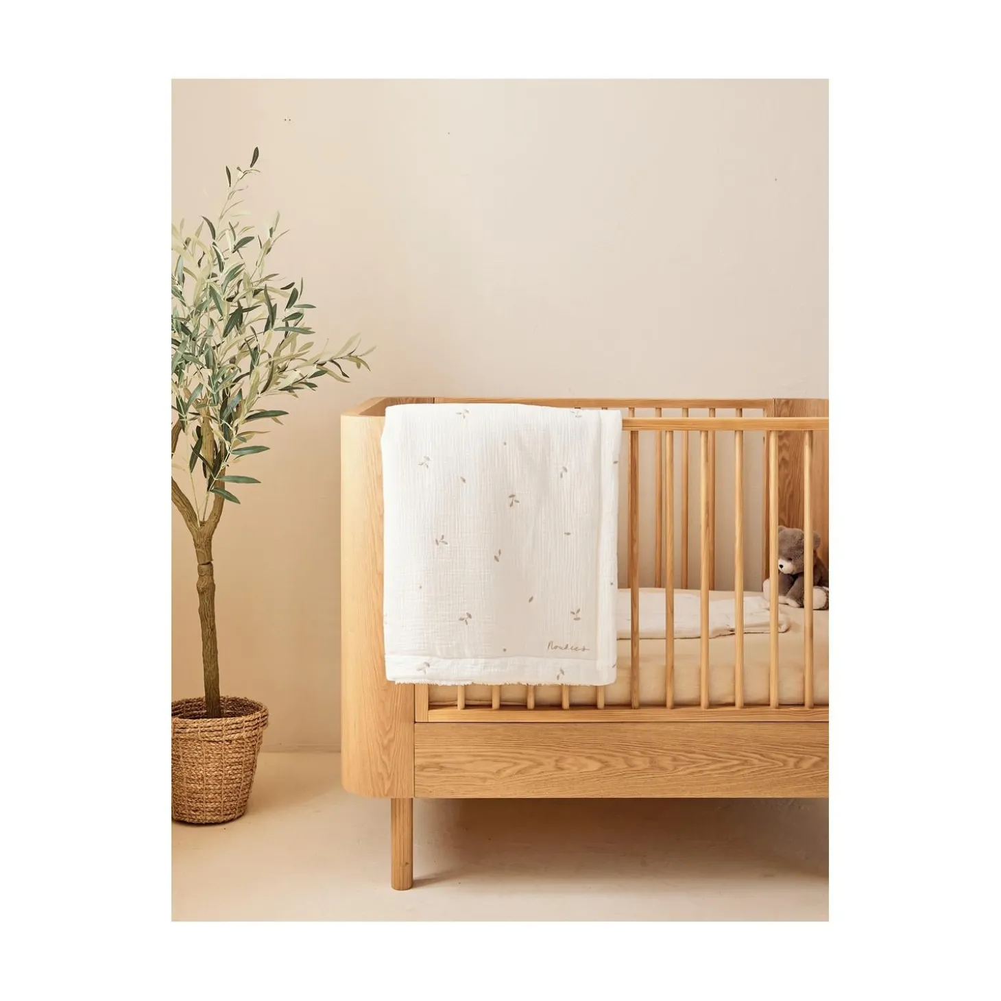 Noukie's Couverture mousseline brodée et sherpa F&O Ecru 75x100 cm