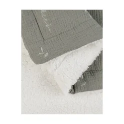 Noukie's Couverture mousseline brodée et sherpa F&O Kaki 75x100 cm