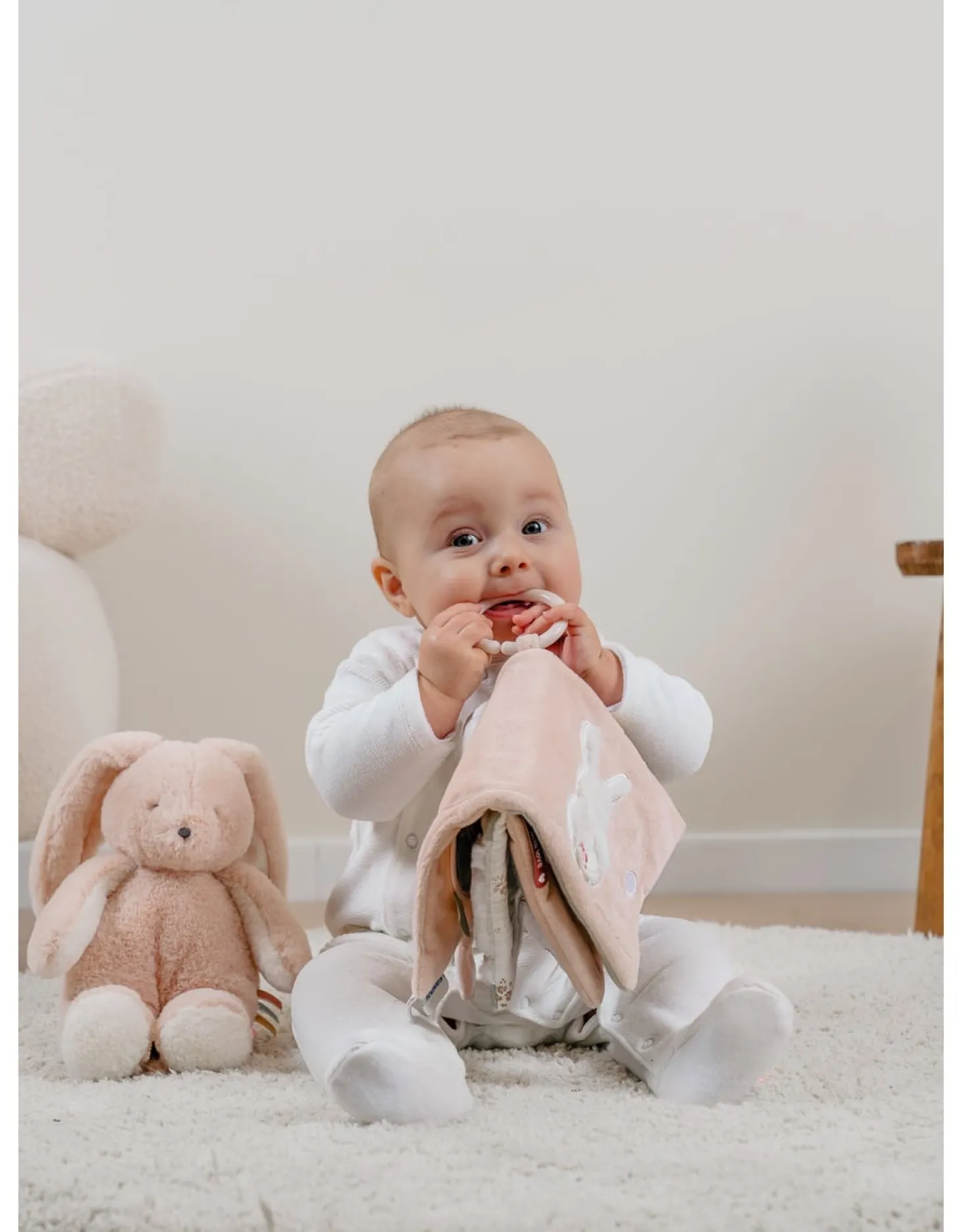 Noukie's Livre d'éveil Rosie Rose
